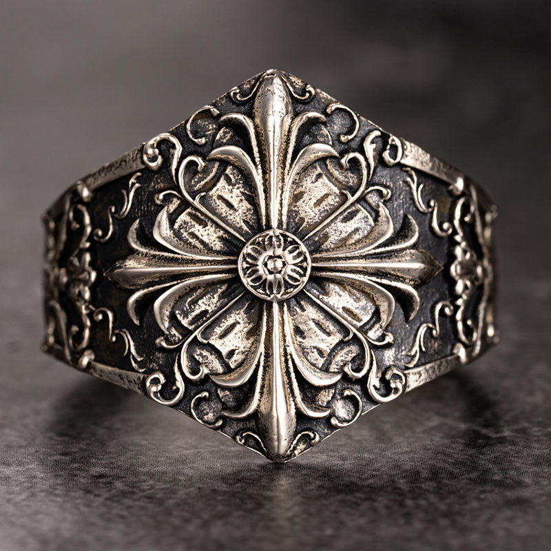Trendy Silver Iris-Patterned Ring